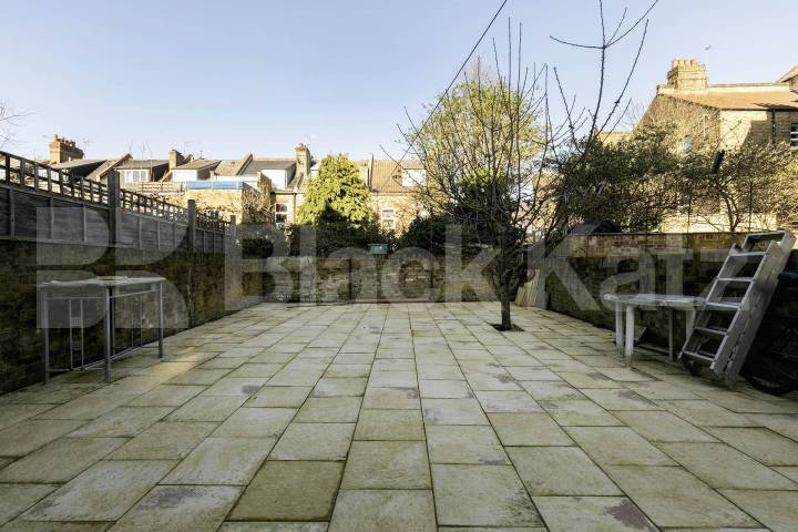 COUNCIL TAX, GAS and WATER INCLUDED Black Katz are pleased to offer for rent this newly refurbished studio flat on the ground floor of a period conversion in the Kilburn / Queens Park area Callcott Road, Kilburn, NW6 (council tax, gas and water inlcuded),  London