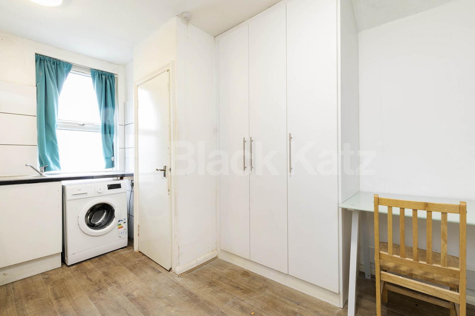 Inclusive of Council Tax, Gas, and Water, this well-presented modern studio apartment is located on the ground floor of a charming Victorian conversion Ash Grove, London, Nw2 (Council tax, gas and water),  London