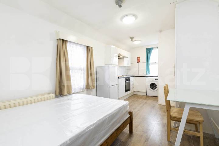 Inclusive of Council Tax, Gas, and Water, this well-presented modern studio apartment is located on the ground floor of a charming Victorian conversion Ash Grove, London, Nw2 (Council tax, gas and water),  London