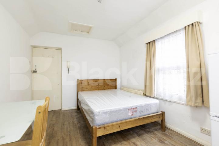 			1 Bedroom, 1 bath, 1 reception 			 Ash Grove, London, Nw2 (Council tax, gas and water),  London