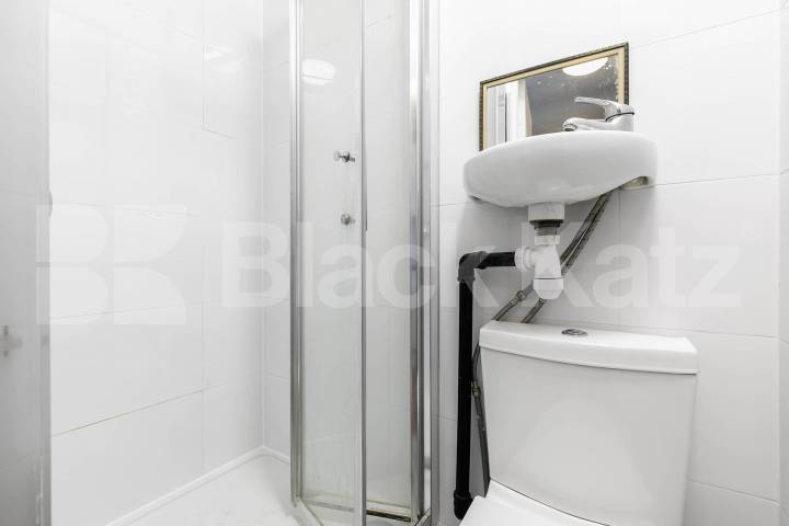 Inclusive of Council Tax, Gas, and Water, this well-presented modern studio apartment is located on the ground floor of a charming Victorian conversion Ash Grove, London, Nw2 (Council tax, gas and water),  London