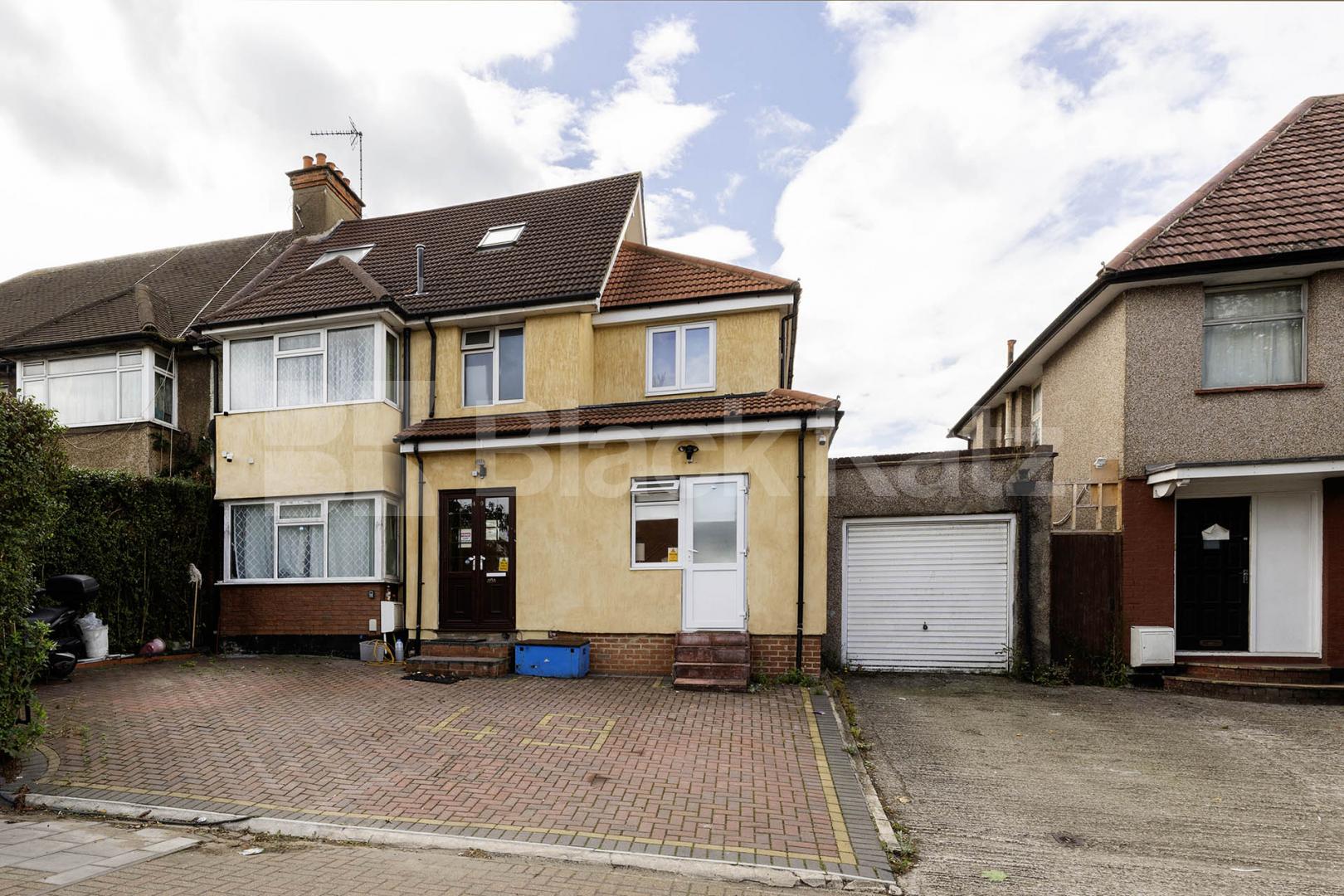 We are pleased to present this modern studio apartment in the heart of Cricklewood that benefits from its own entrance Hendon Way, London, NW2 (Inclusive of Wifi, water and hot water),  London