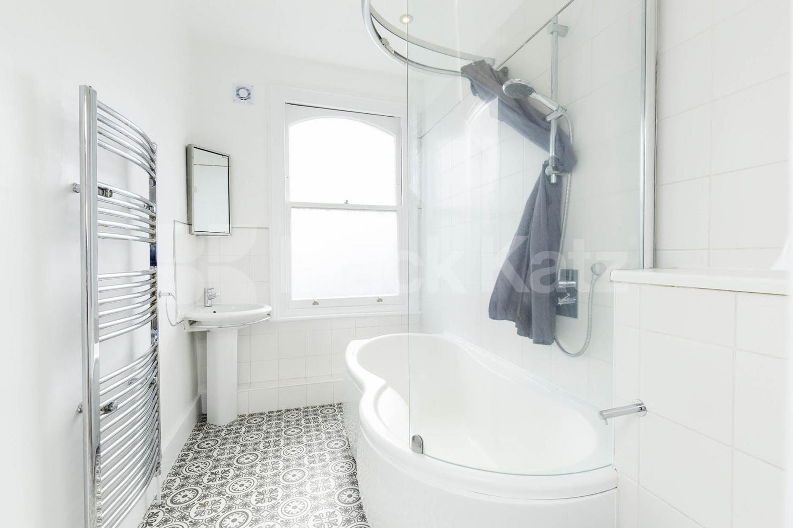 Large split level 3 bedroom in a well maintained conversion in Archway Marlborough Road, Upper Holloway 