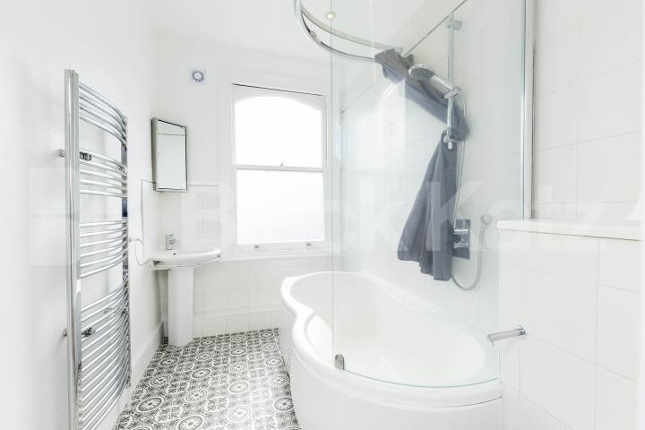 Large split level 3 bedroom in a well maintained conversion in Archway Marlborough Road, Upper Holloway 