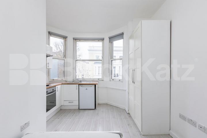 A well-presented and versatile property located on the highly sought-after Warwick Road in the heart of Earls Court Warwick road, Earls court, SW5 (Council tax, electric and water included),  Flat 216 49-51 Warwick Road