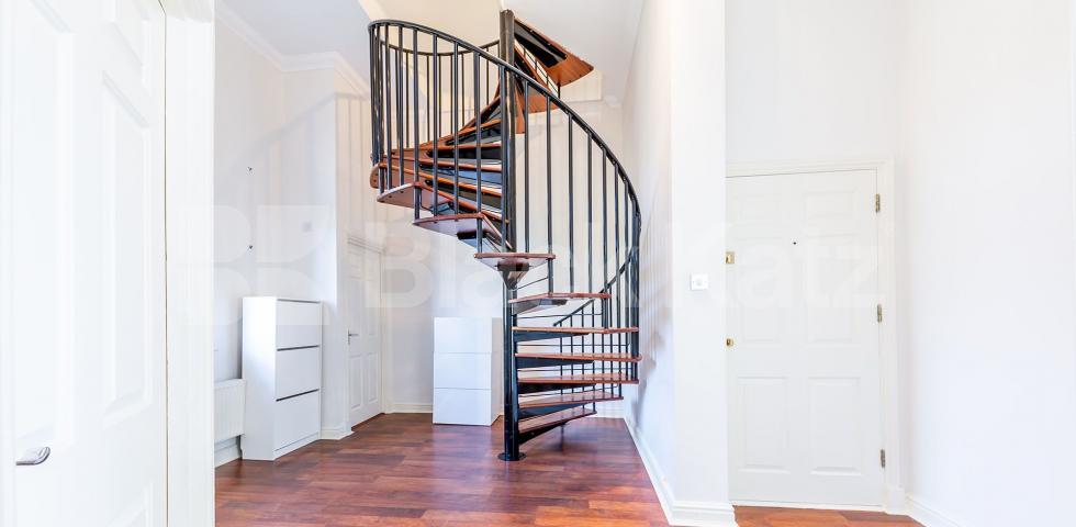 			2 Bedroom, 1 bath, 1 reception Flat			 Newsholme Drive, Winchmore Hill / Enfield 