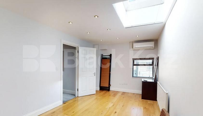 A beautifully two double bedroom apartment offering a modern and stylish living  Camden Road , Holloway
