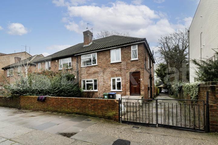 A spacious and well-presented two-bedroom property available to rent now in the highly desirable Queens Park, NW6 area, offered at a great price Christchurch Avenue, Queens Park, NW6 ( £150 towards your moving cost),  London