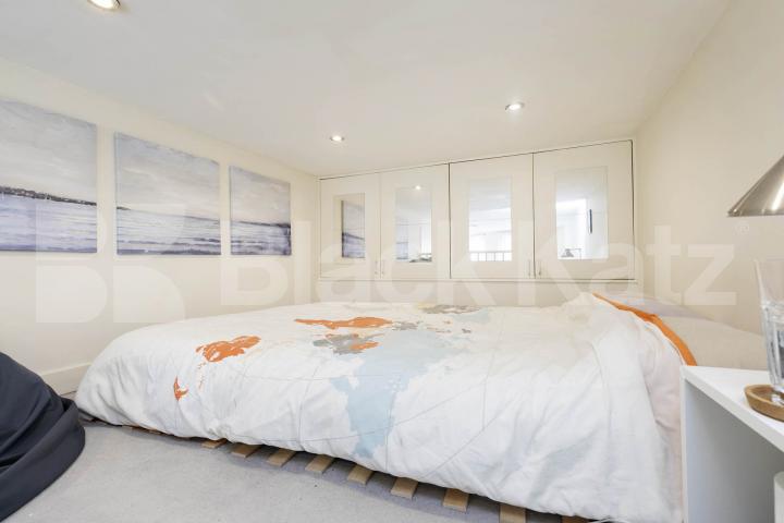 This spacious large studio is fully self-contained and comes furnished, making it move-in ready for your convenience Sutherland Avenue, London, W9,  London