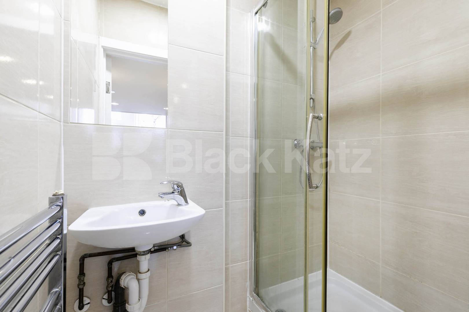 This spacious large studio is fully self-contained and comes furnished, making it move-in ready for your convenience Sutherland Avenue, London, W9,  London