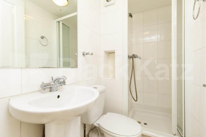 This spacious studio apartment is now available to let on the 1st floor of a well-maintained building in Kilburn Callcott Road, London, NW6 (Council tax, gas and water included),  London