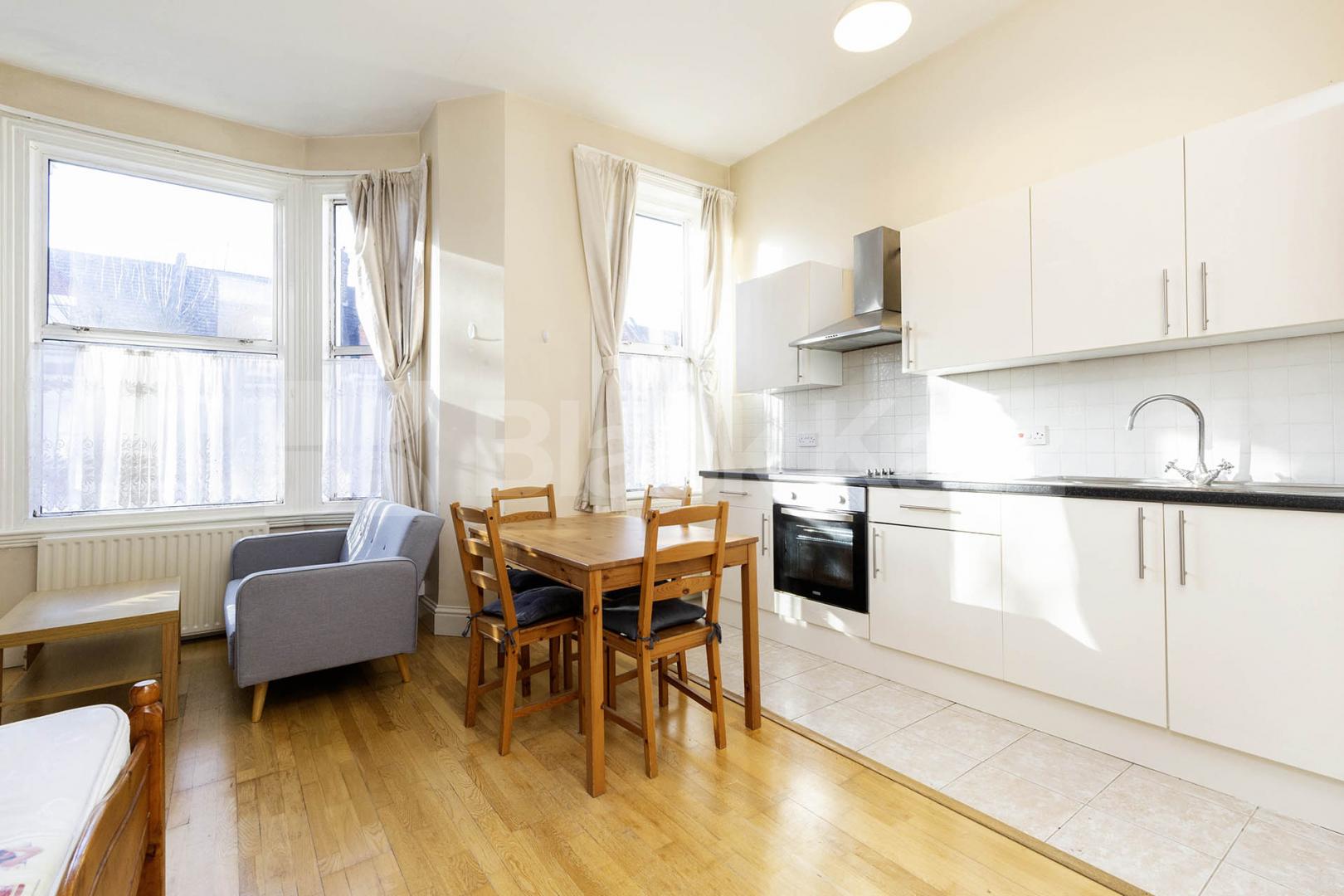 This spacious studio apartment is now available to let on the 1st floor of a well-maintained building in Kilburn Callcott Road, London, NW6 (Council tax, gas and water included),  London