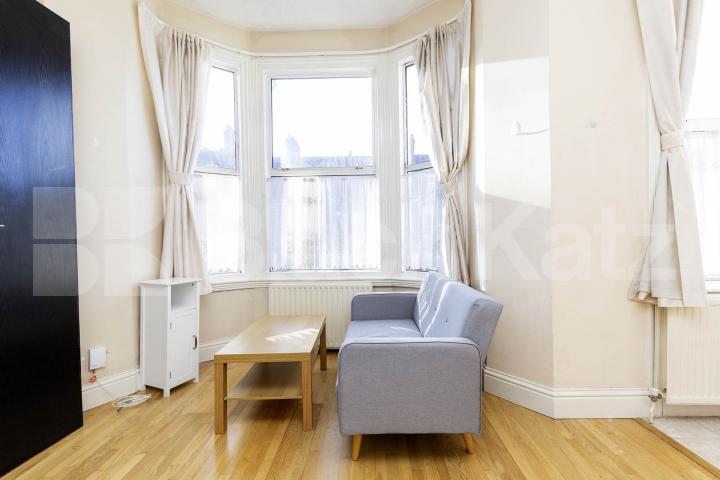 			, 1 bath, 1 reception 			 Callcott Road, London, NW6 (Council tax, gas and water included),  London