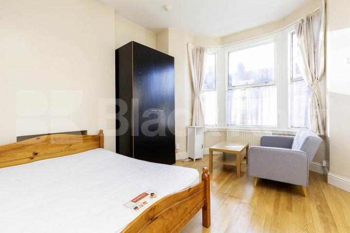 			, 1 bath, 1 reception 			 Callcott Road, London, NW6 (Council tax, gas and water included),  London