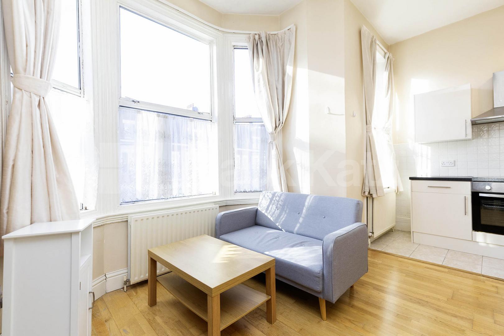 This spacious studio apartment is now available to let on the 1st floor of a well-maintained building in Kilburn Callcott Road, London, NW6 (Council tax, gas and water included),  London