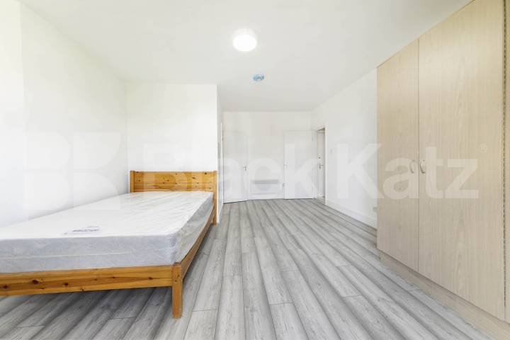 A beautifully renovated studio apartment available now on Dean Road, offering modern, self-contained living in a convenient location.This bright and well-presented property has just undergone a full refurbishment throughout, featuring fresh décor, u Dean Road, Willesden Green, (Inclusive of water),  London