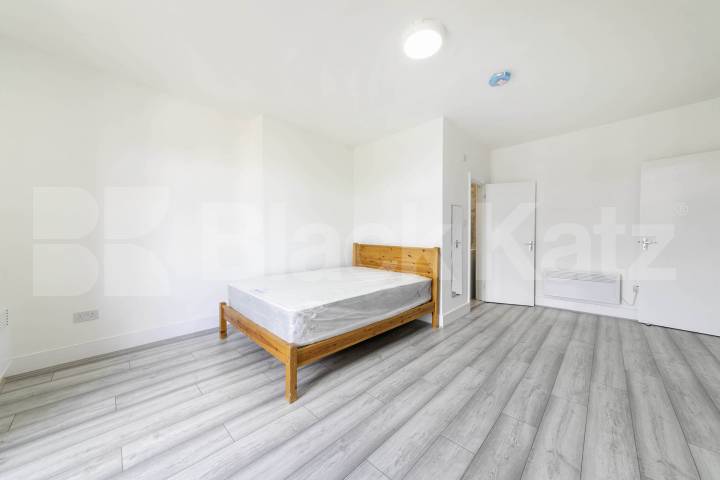 A beautifully renovated studio apartment available now on Dean Road, offering modern, self-contained living in a convenient location.This bright and well-presented property has just undergone a full refurbishment throughout, featuring fresh décor, u Dean Road, Willesden Green, (Inclusive of water),  London