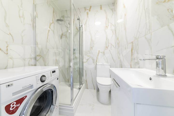A beautifully renovated studio apartment available now on Dean Road, offering modern, self-contained living in a convenient location.This bright and well-presented property has just undergone a full refurbishment throughout, featuring fresh décor, u Dean Road, Willesden Green, (Inclusive of water),  London