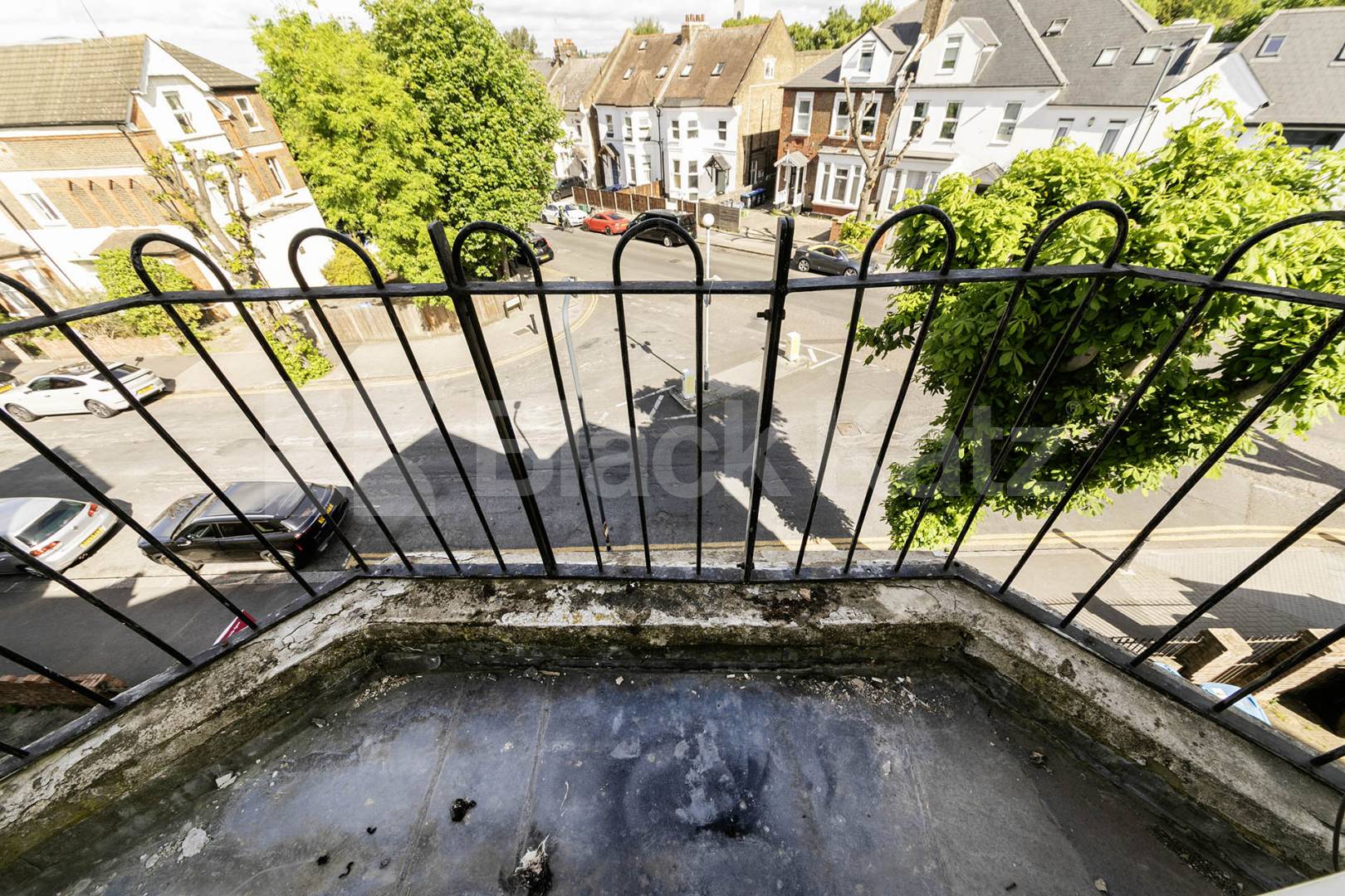 A beautifully renovated studio apartment available now on Dean Road, offering modern, self-contained living in a convenient location.This bright and well-presented property has just undergone a full refurbishment throughout, featuring fresh décor, u Dean Road, Willesden Green, (Inclusive of water),  London