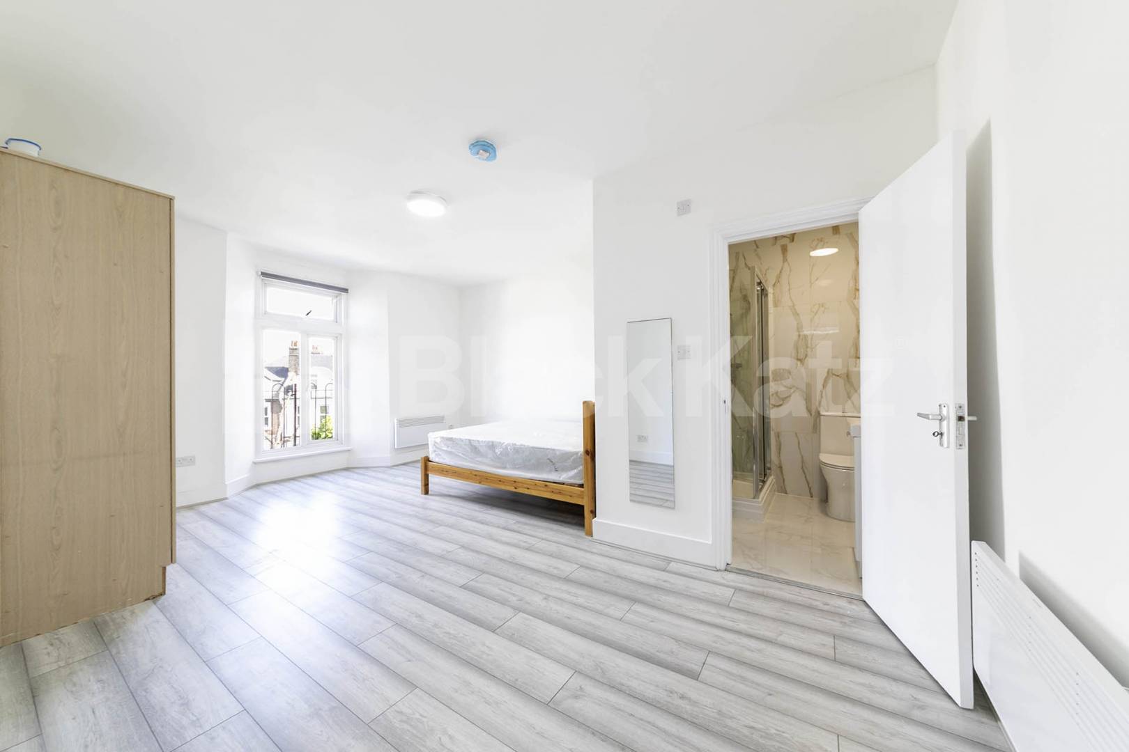 A beautifully renovated studio apartment available now on Dean Road, offering modern, self-contained living in a convenient location.This bright and well-presented property has just undergone a full refurbishment throughout, featuring fresh décor, u Dean Road, Willesden Green, (Inclusive of water),  London