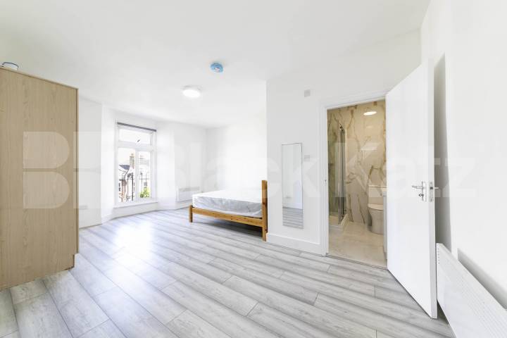 A beautifully renovated studio apartment available now on Dean Road, offering modern, self-contained living in a convenient location.This bright and well-presented property has just undergone a full refurbishment throughout, featuring fresh décor, u Dean Road, Willesden Green, (Inclusive of water),  London