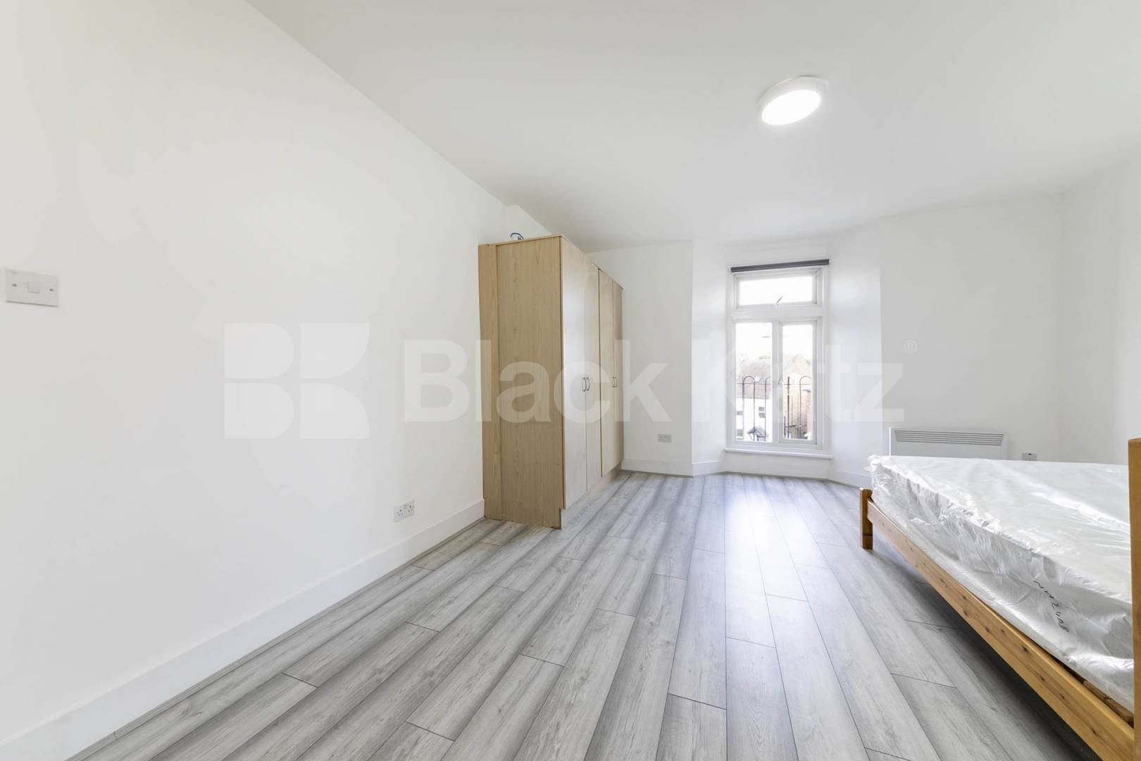 A beautifully renovated studio apartment available now on Dean Road, offering modern, self-contained living in a convenient location.This bright and well-presented property has just undergone a full refurbishment throughout, featuring fresh décor, u Dean Road, Willesden Green, (Inclusive of water),  London