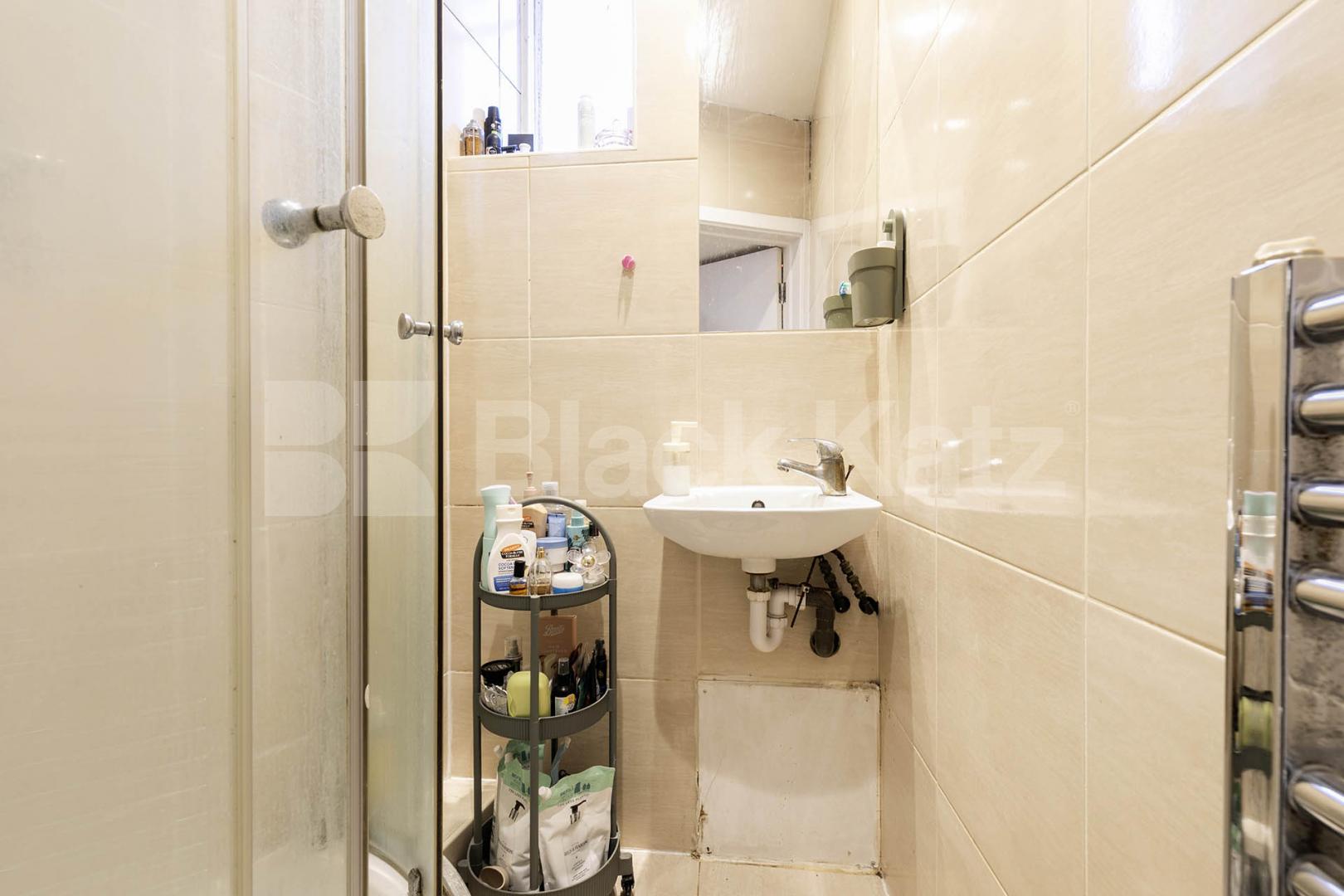 			1 Bedroom, 1 bath, 1 reception 			 Sutherland Avenue,  London  W9