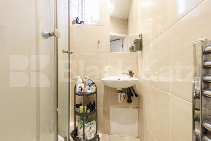 			1 Bedroom, 1 bath, 1 reception 			 Sutherland Avenue,  London  W9