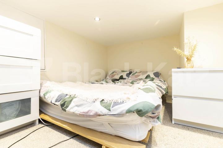 			1 Bedroom, 1 bath, 1 reception 			 Sutherland Avenue,  London  W9