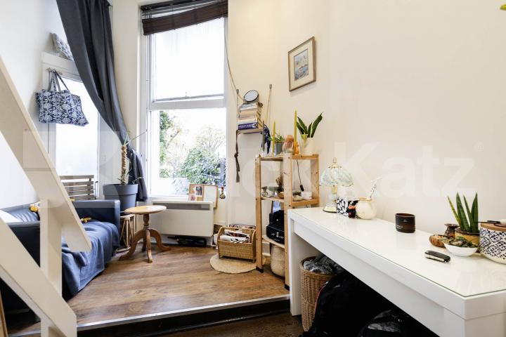 			1 Bedroom, 1 bath, 1 reception 			 Sutherland Avenue,  London  W9