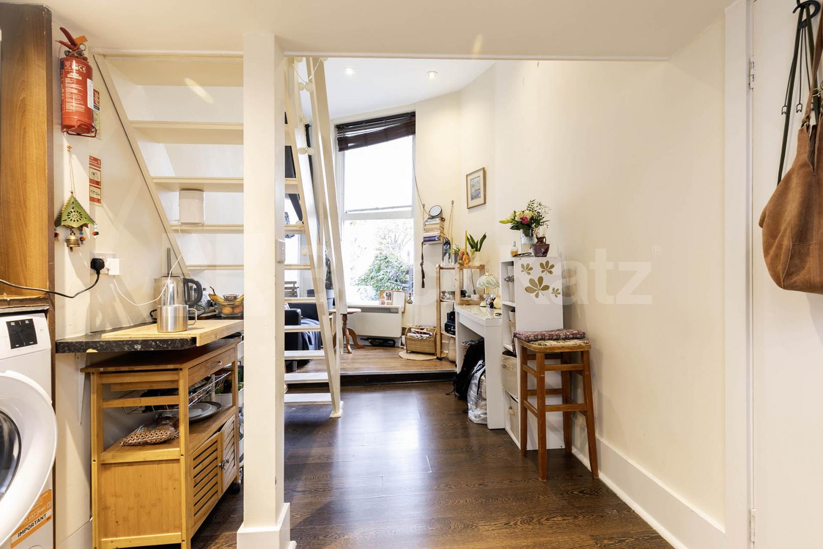 			1 Bedroom, 1 bath, 1 reception 			 Sutherland Avenue,  London  W9