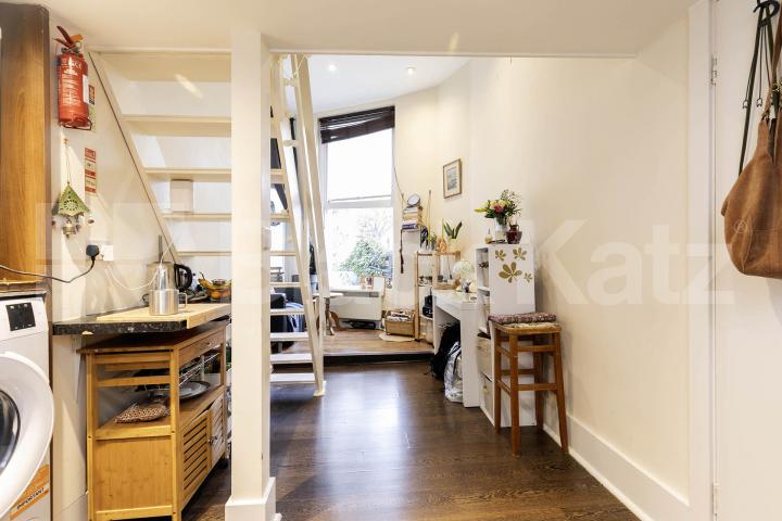 			1 Bedroom, 1 bath, 1 reception 			 Sutherland Avenue,  London  W9