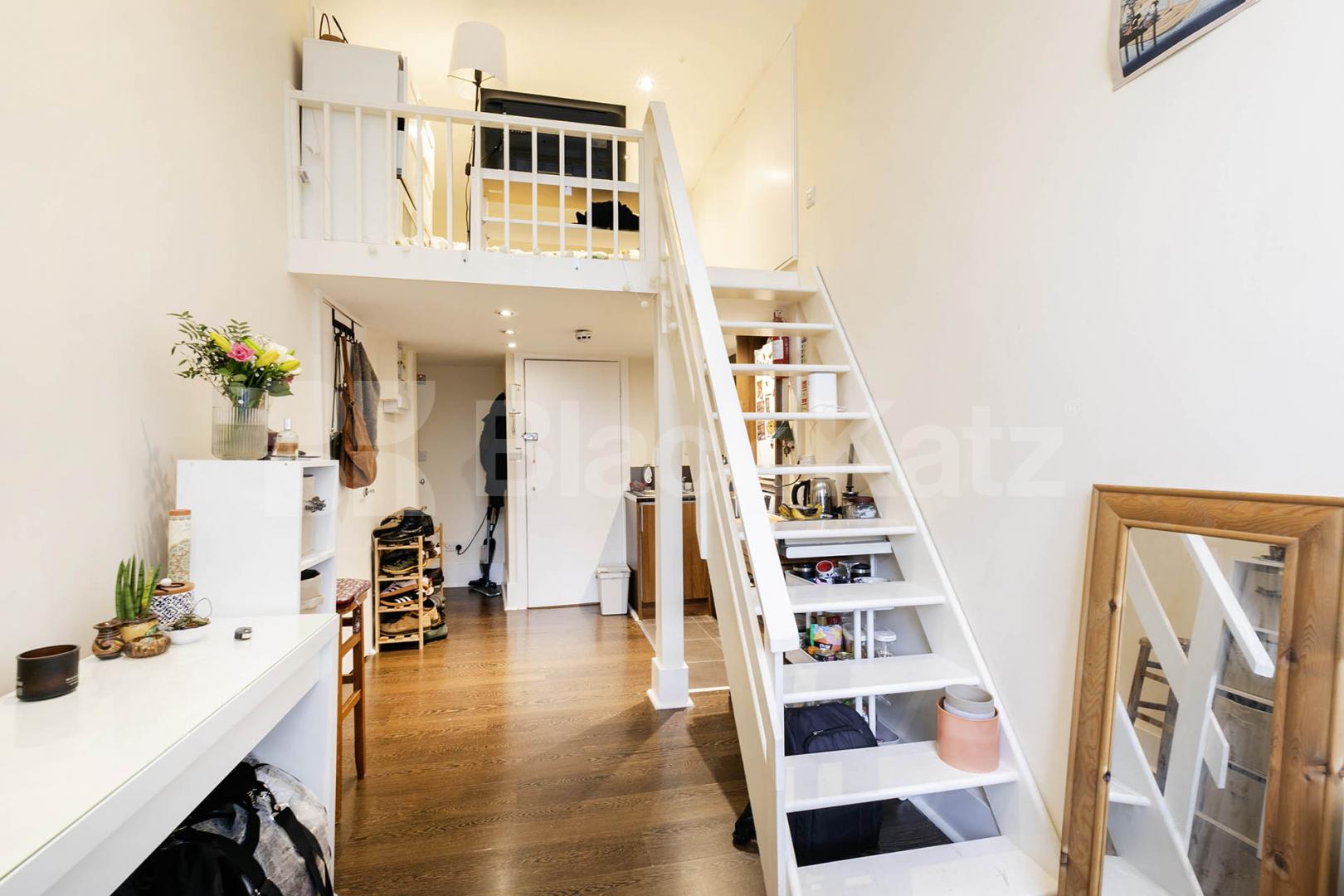 			1 Bedroom, 1 bath, 1 reception 			 Sutherland Avenue,  London  W9