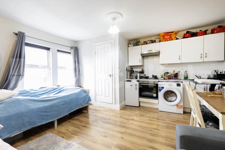 			, 1 bath, 1 reception 			 Fordwych Road, London, NW2 (Water bill included),  London