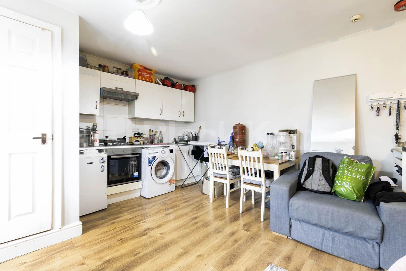 			, 1 bath, 1 reception 			 Fordwych Road, London, NW2 (Water bill included),  London