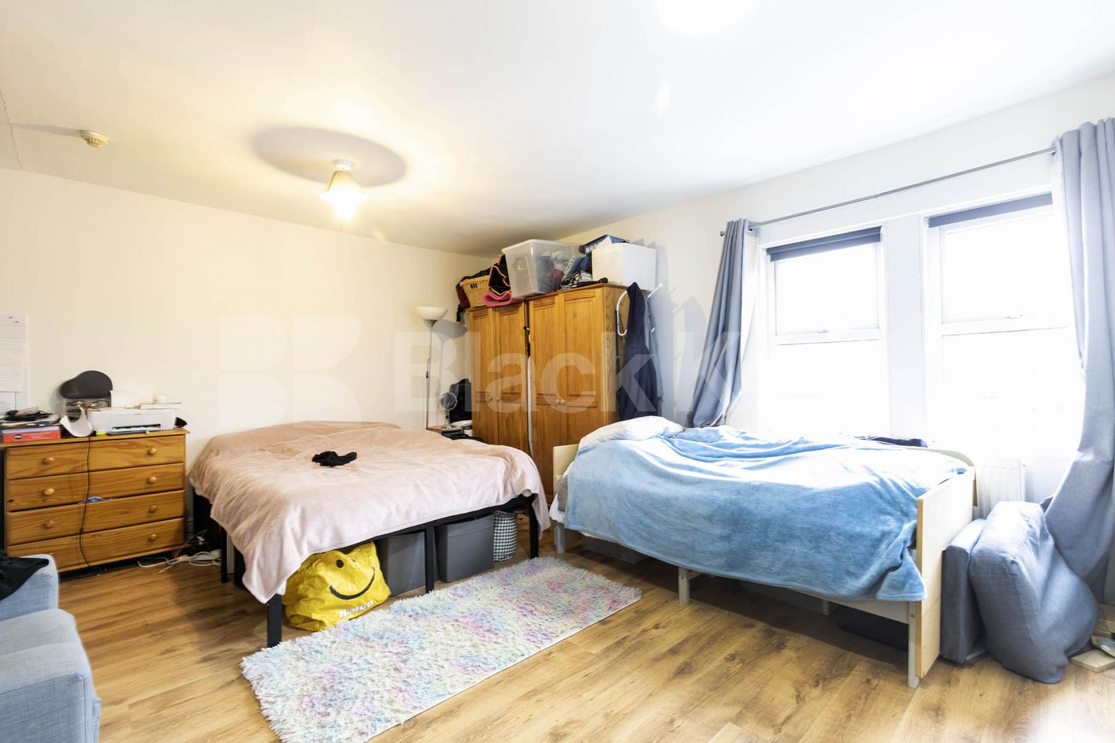 A spacious and bright studio apartment is available immediately on Fordwych Road, NW2 Fordwych Road, London, NW2 (Water bill included),  London