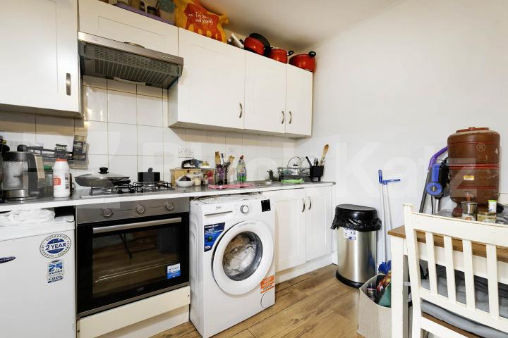 			, 1 bath, 1 reception 			 Fordwych Road, London, NW2 (Water bill included),  London