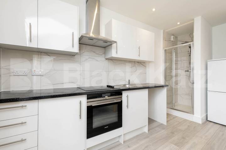 Council tax, Gas + Water included, a lovely bright studio in Kilburn that has been recently refurbished to a high standard Callcott Road, Kilburn, NW6 (Council tax, Gas and Water Included),  London