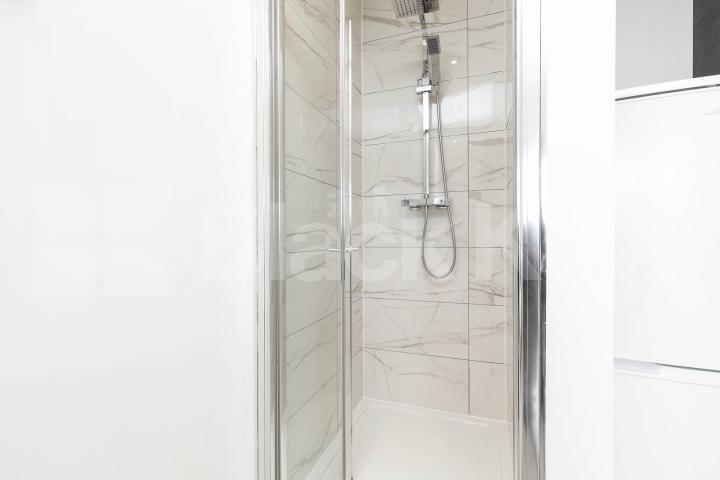 Council tax, Gas + Water included, a lovely bright studio in Kilburn that has been recently refurbished to a high standard Callcott Road, London, NW6,  London