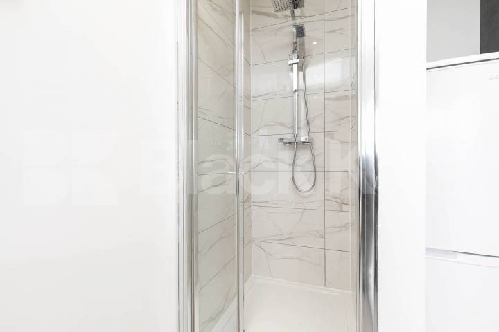 Council tax, Gas + Water included, a lovely bright studio in Kilburn that has been recently refurbished to a high standard Callcott Road, Kilburn, NW6 (Council tax, Gas and Water Included),  London