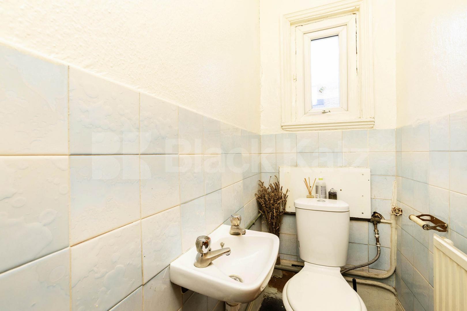 Council tax, Gas + Water included Large Studio in Kilburn Callcott road, London, NW6 ( Council tax, Gas and Water included),  London