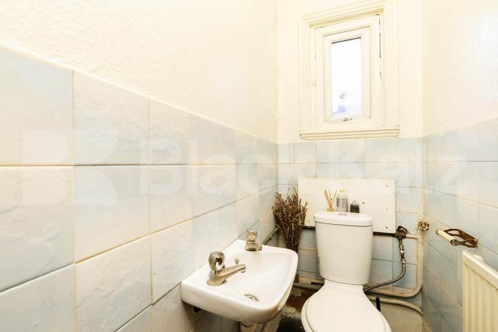 Council tax, Gas + Water included Large Studio in Kilburn Callcott road, London, NW6 ( Council tax, Gas and Water included),  London