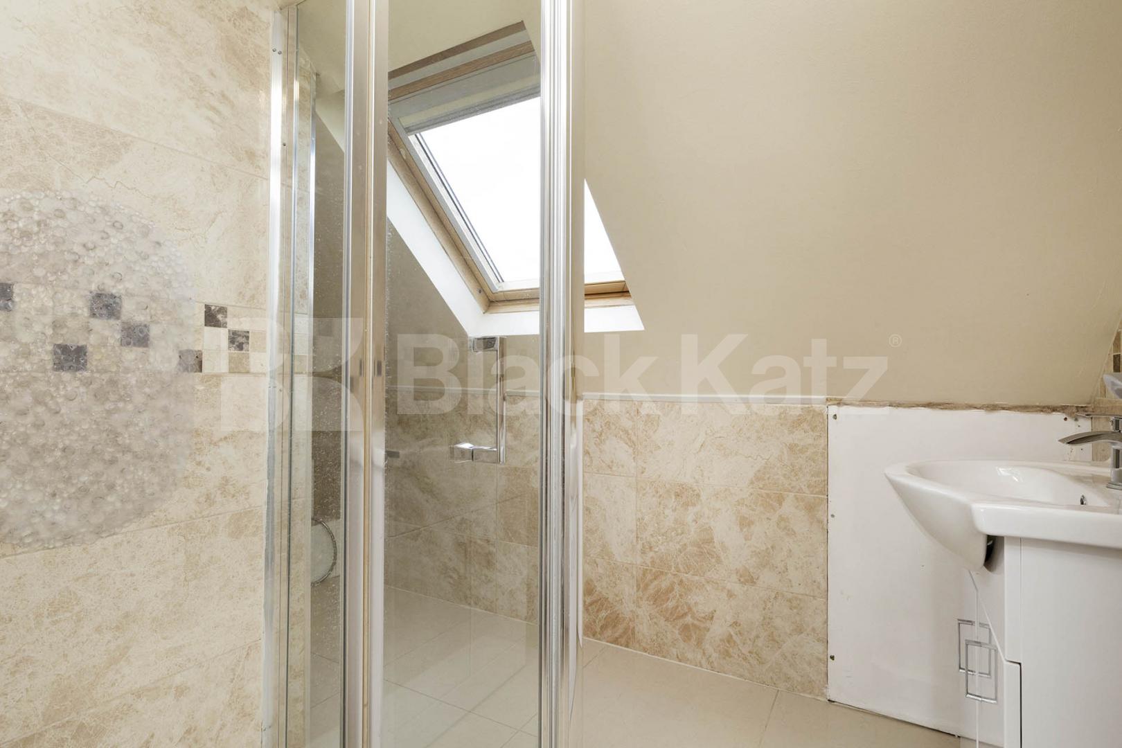 			1 Bedroom, 1 bath, 1 reception 			 Hendon Way, London, NW2,  London