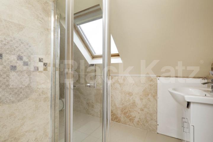 			1 Bedroom, 1 bath, 1 reception 			 Hendon Way, London, NW2,  London