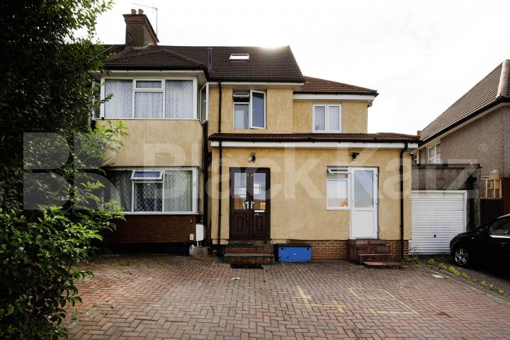 			1 Bedroom, 1 bath, 1 reception 			 Hendon Way, London, NW2,  London