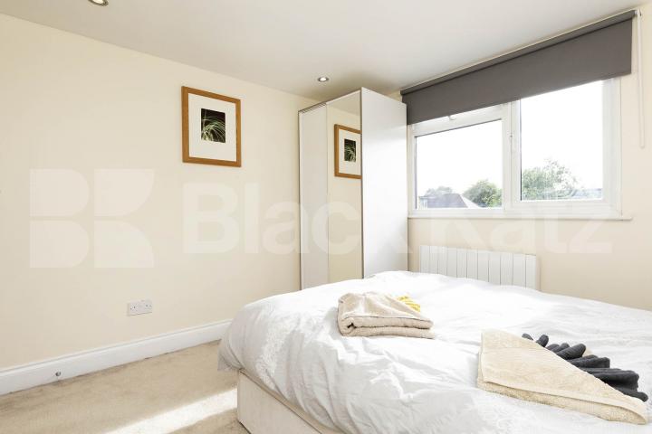 			1 Bedroom, 1 bath, 1 reception 			 Hendon Way, London, NW2,  London