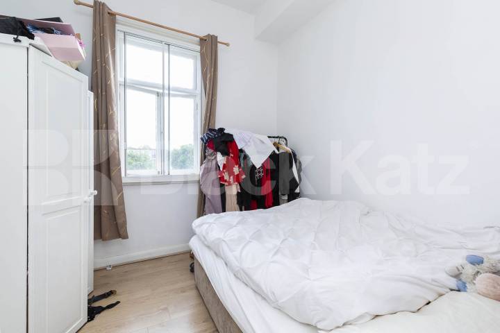 			1 Bedroom, 1 bath, 1 reception 			 Sinclair Road,  London  W14