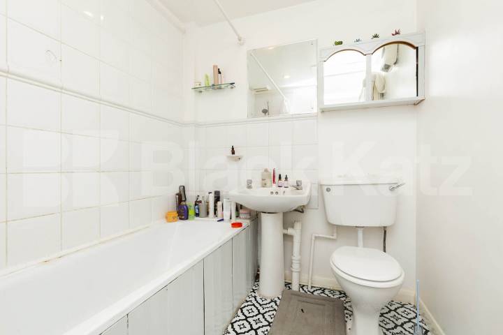 			1 Bedroom, 1 bath, 1 reception 			 Sinclair Road,  London  W14