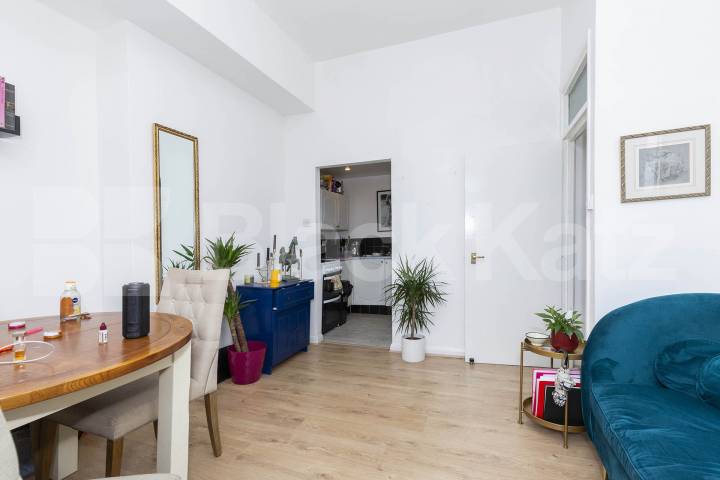			1 Bedroom, 1 bath, 1 reception 			 Sinclair Road,  London  W14