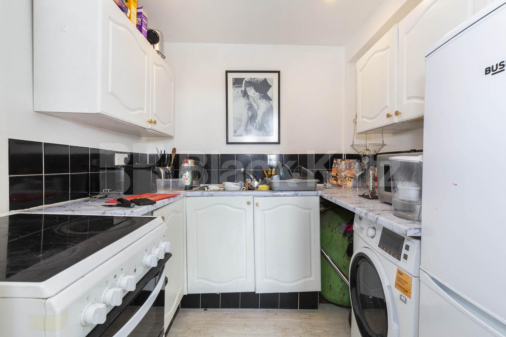 			1 Bedroom, 1 bath, 1 reception 			 Sinclair Road,  London  W14
